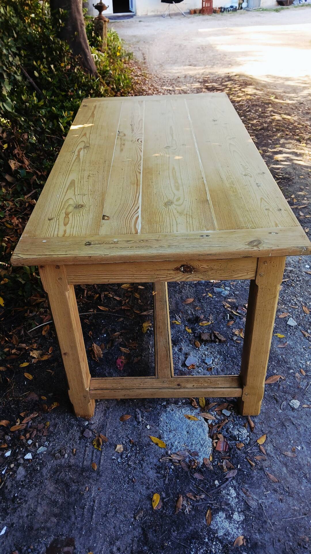 Farm table