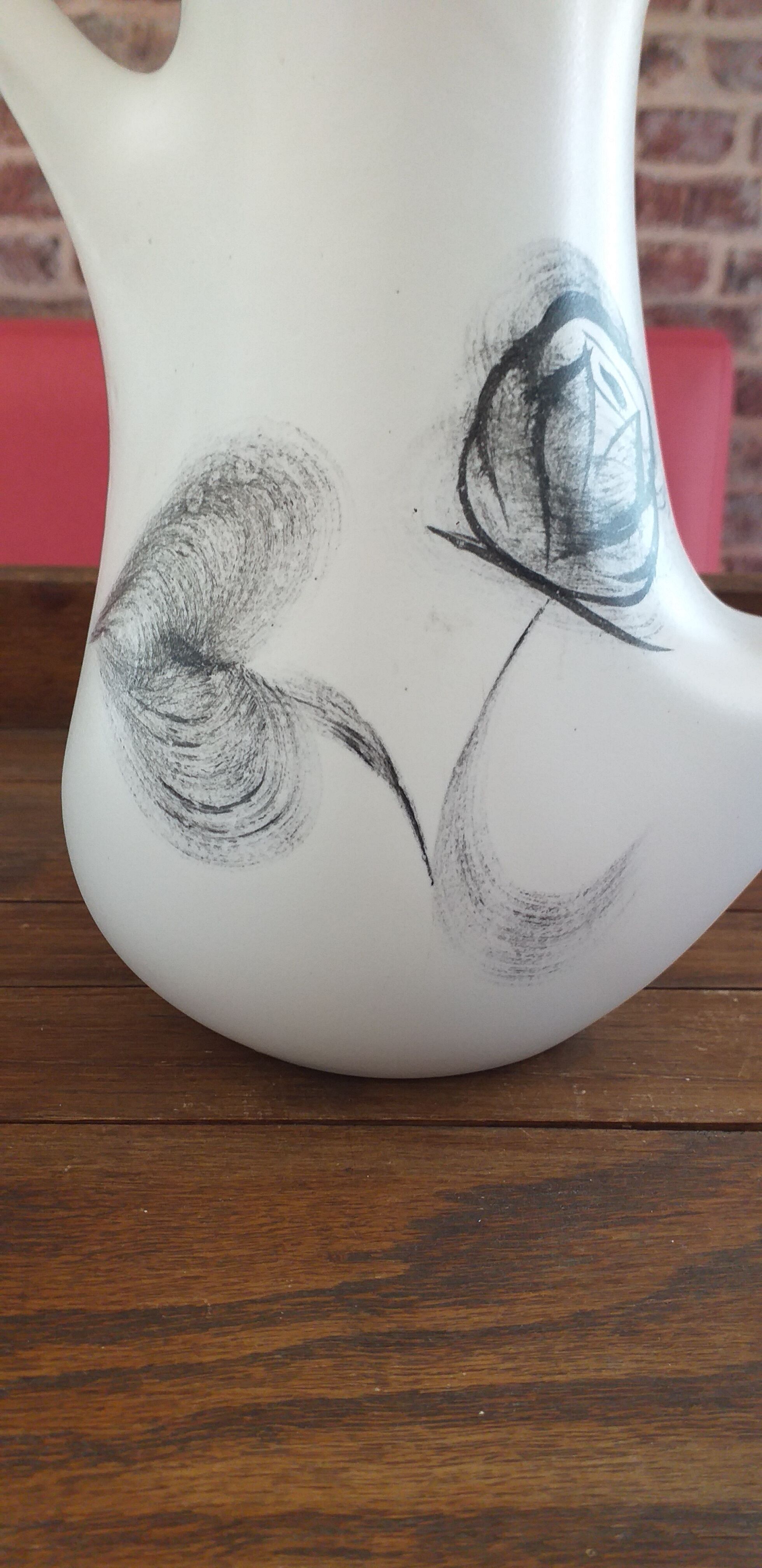 Model Rose Noire coffee maker in Niderviller porcelain