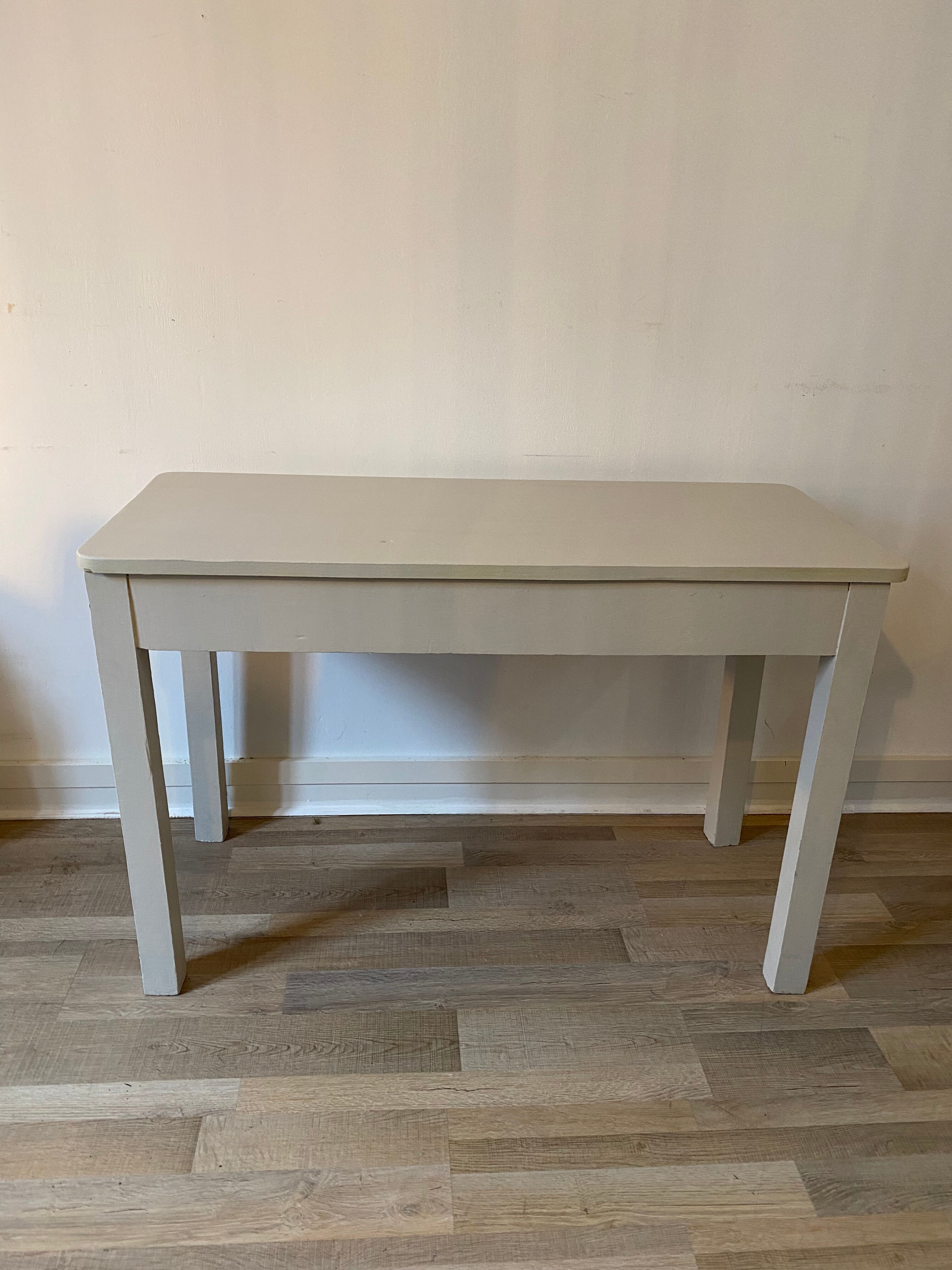 Table / desk