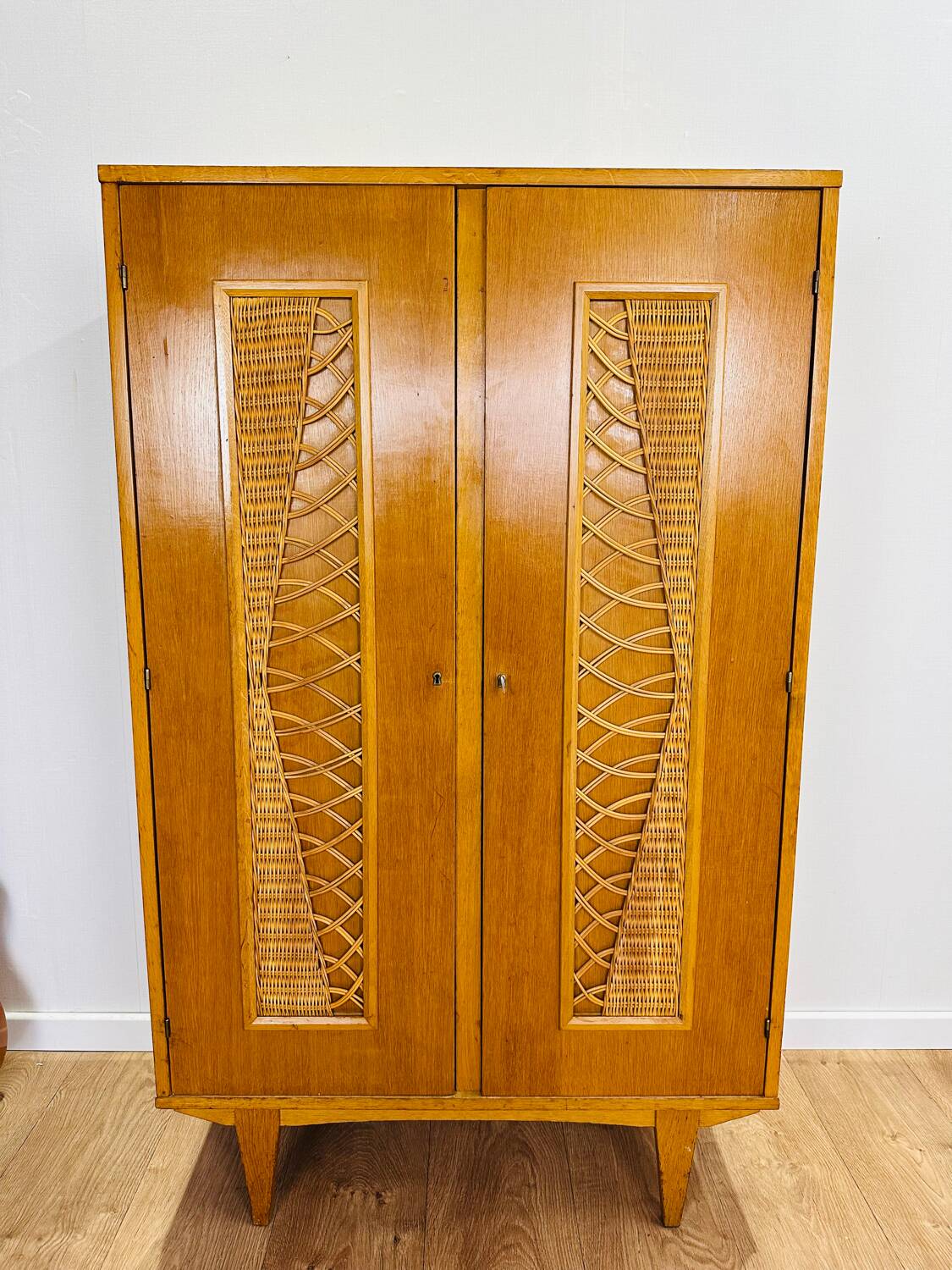 Armoire vintage