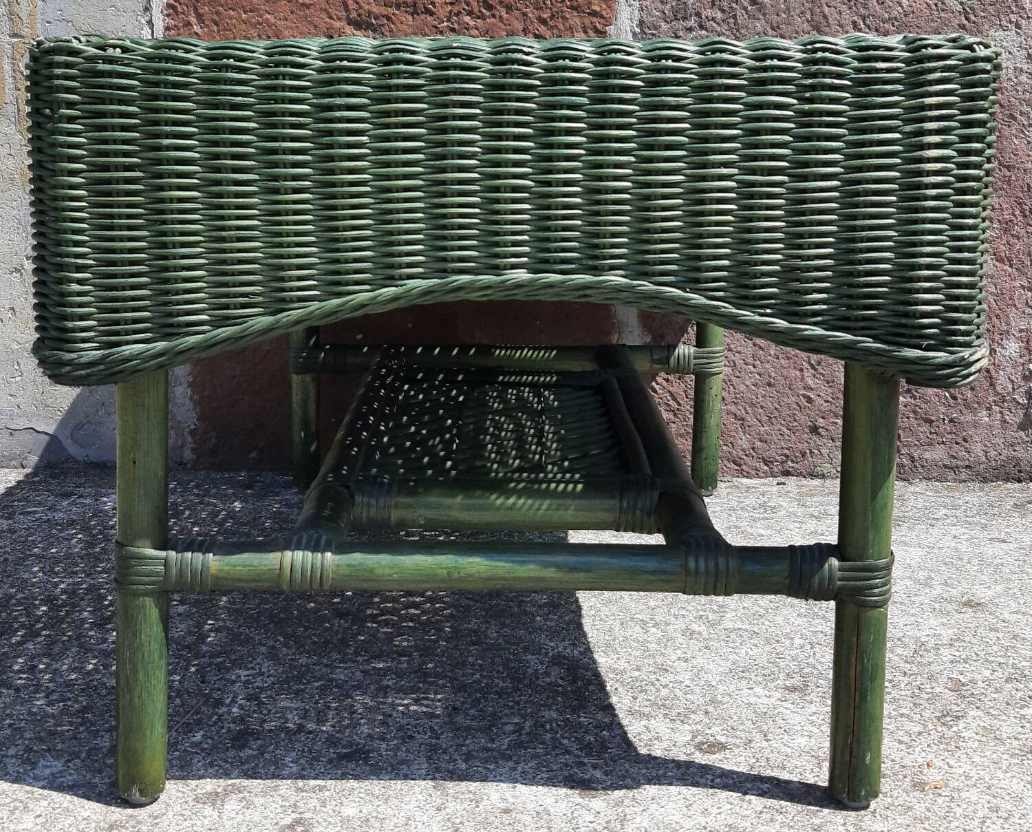 Salon de jardin complet en rotin. (Sofa, fauteuils x 2, table basse)