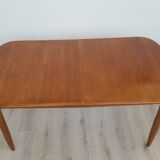 Extendable teak table