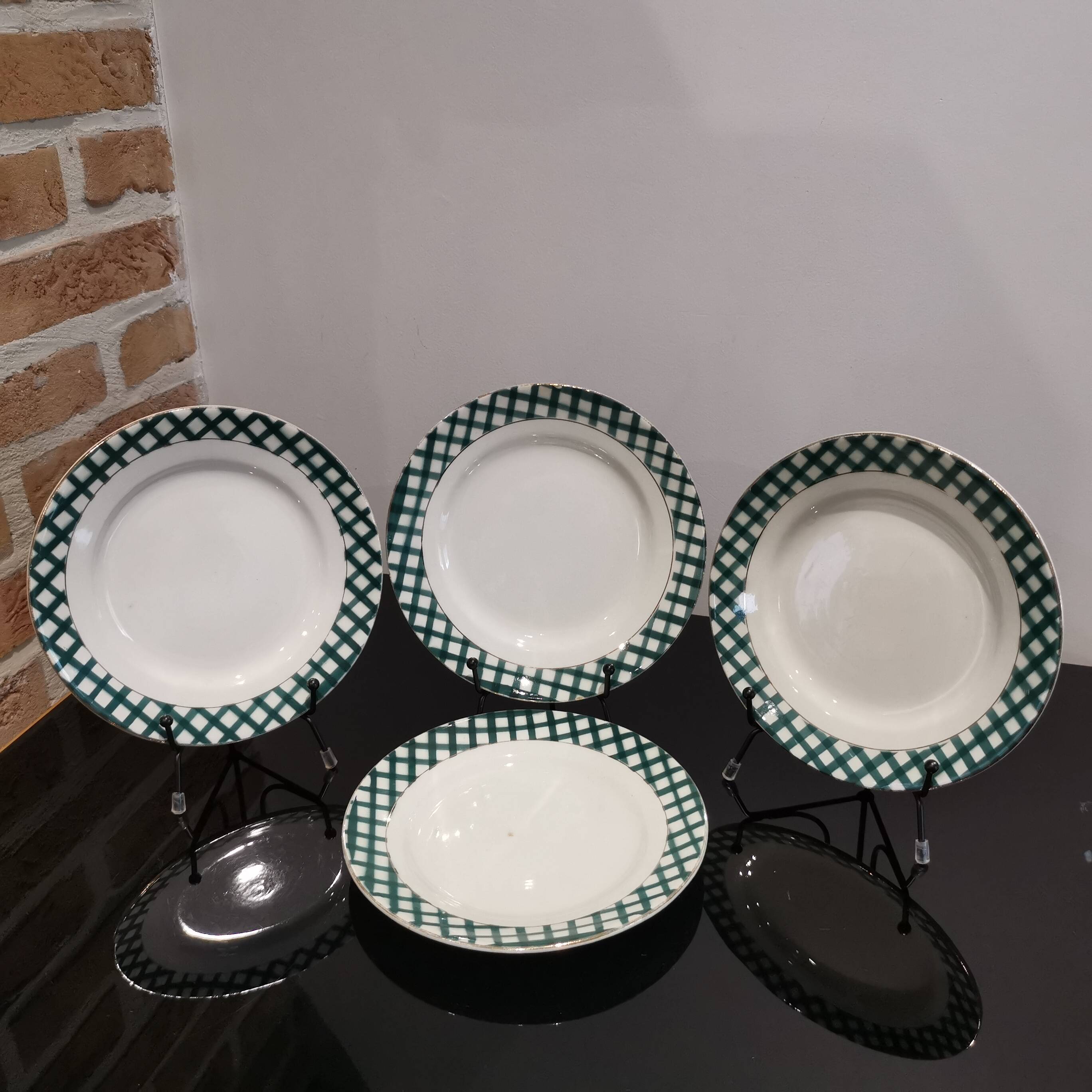 4 Sarreguemines and Digoin Scossais dessert plates