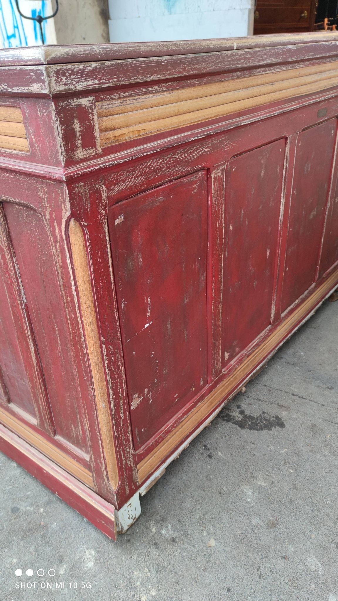 Bank oak counter patina wine lees old icehouse Henri ASSET