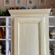 Standing man, cabinet with 1 door, 3 shelves in beige wood