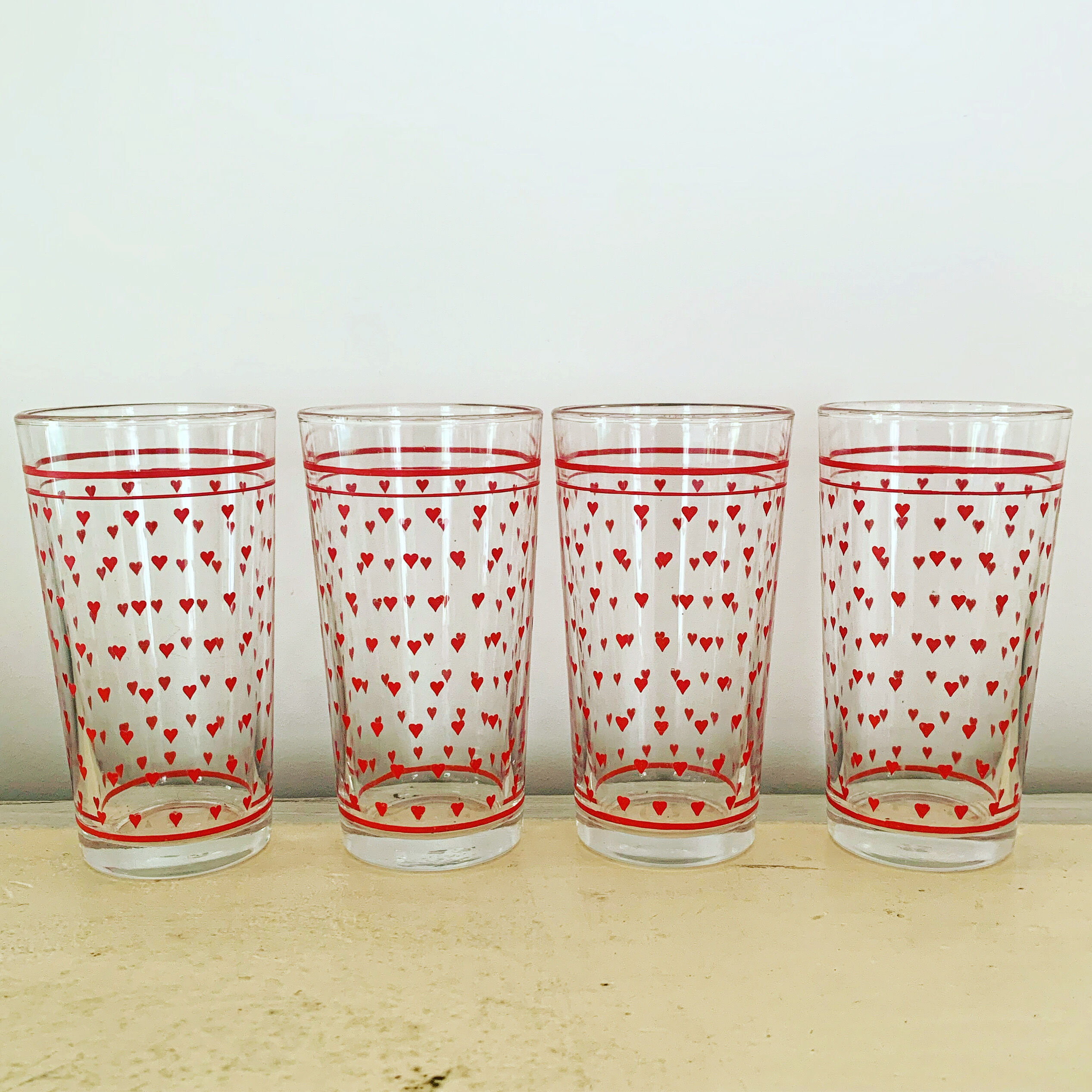 Set of 4 vintage heart pattern glasses