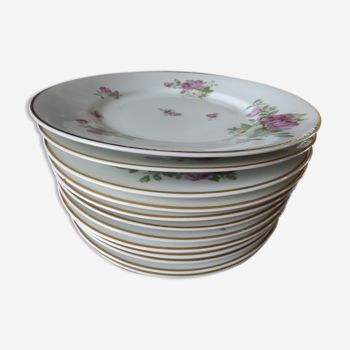 12 assiettes motif fleurs en porcelaine de Limoges