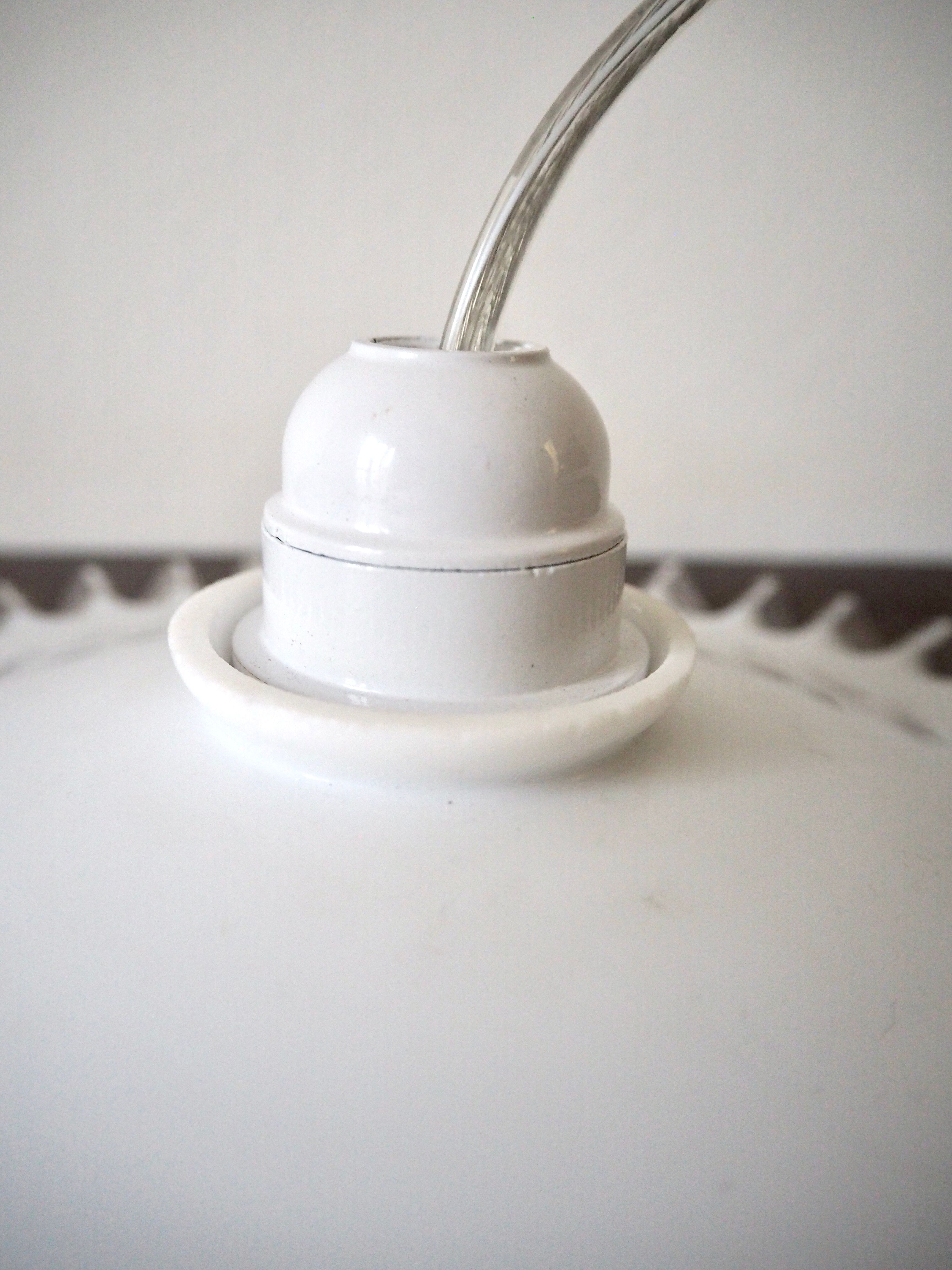 Opaline flower suspension