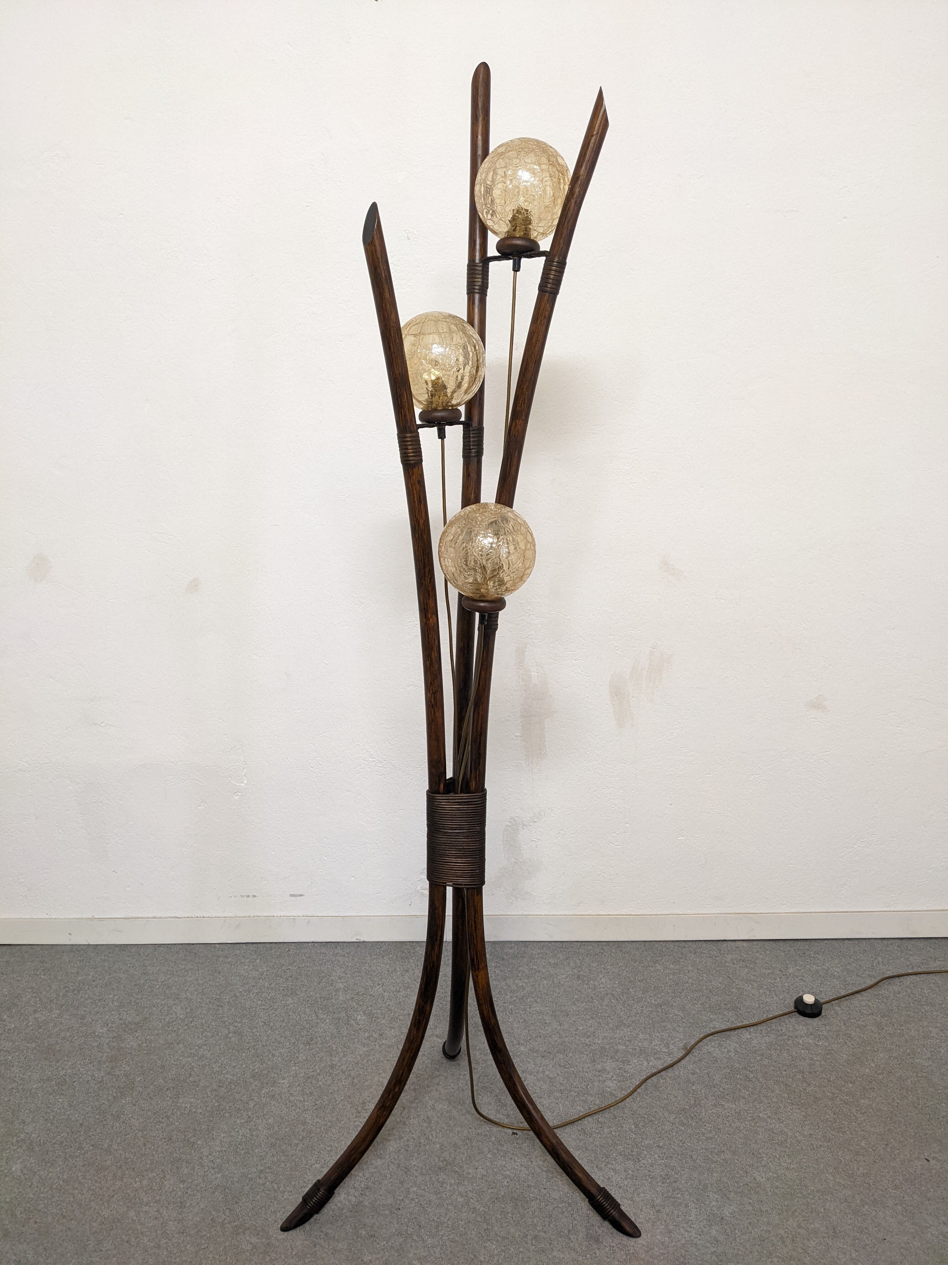 Tripod lamp in bamboo and glass from the 60s/70s