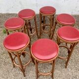 Lot de 7 tabourets de bar en bois courbé assise skaï rouge