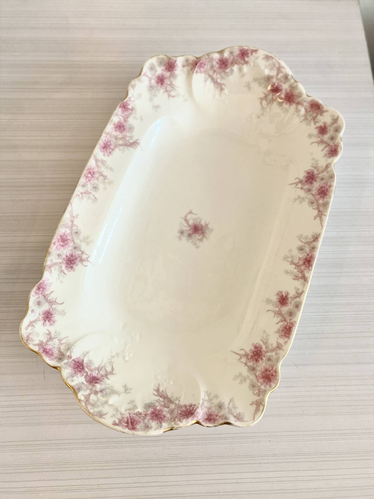 2 antique serving dishes made of Haviland porcelain from the late 19th to early 20th century.