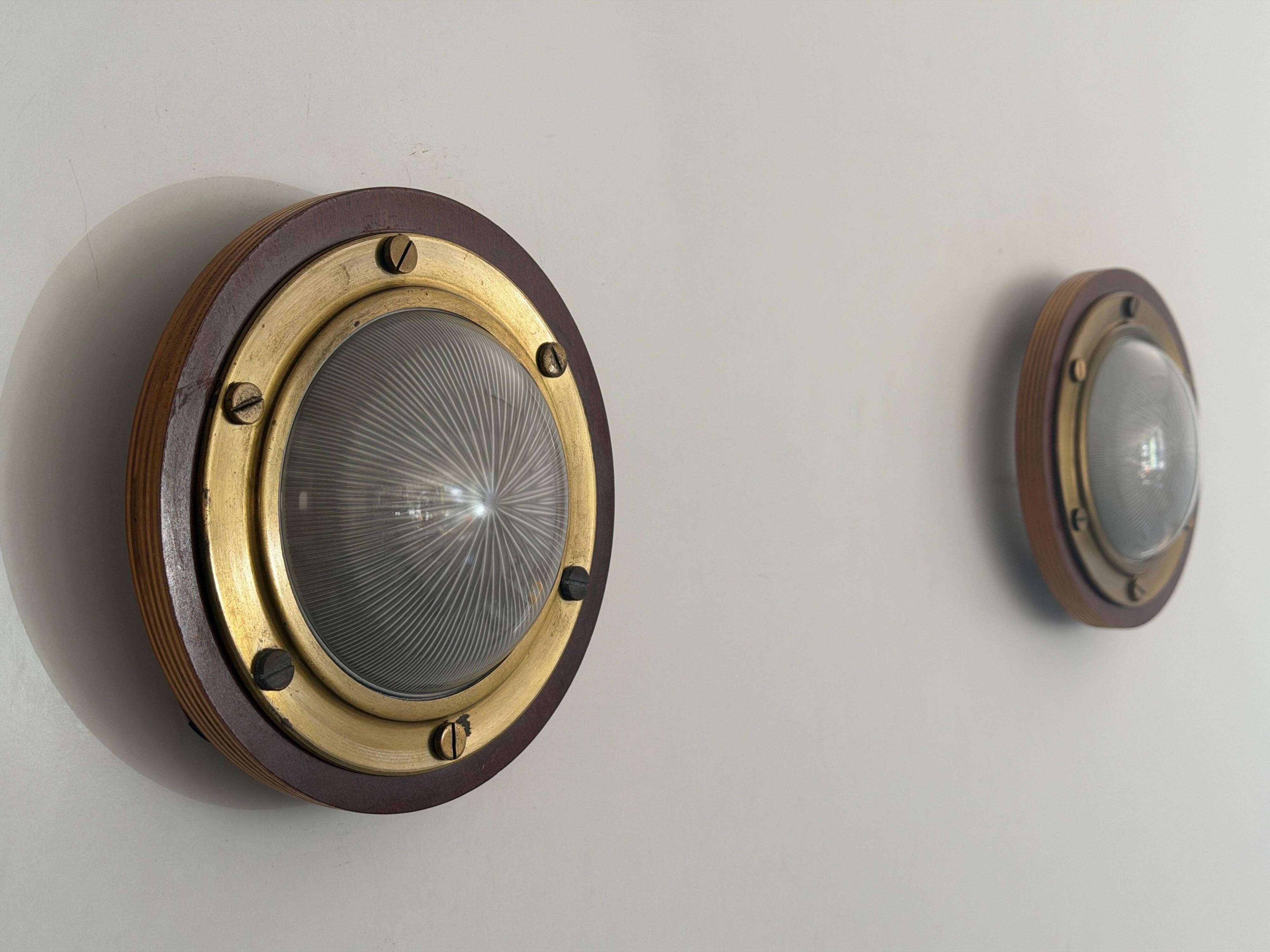 Pair of round glass wall lights, brass base and Wood Wood, 1960s, Italy.