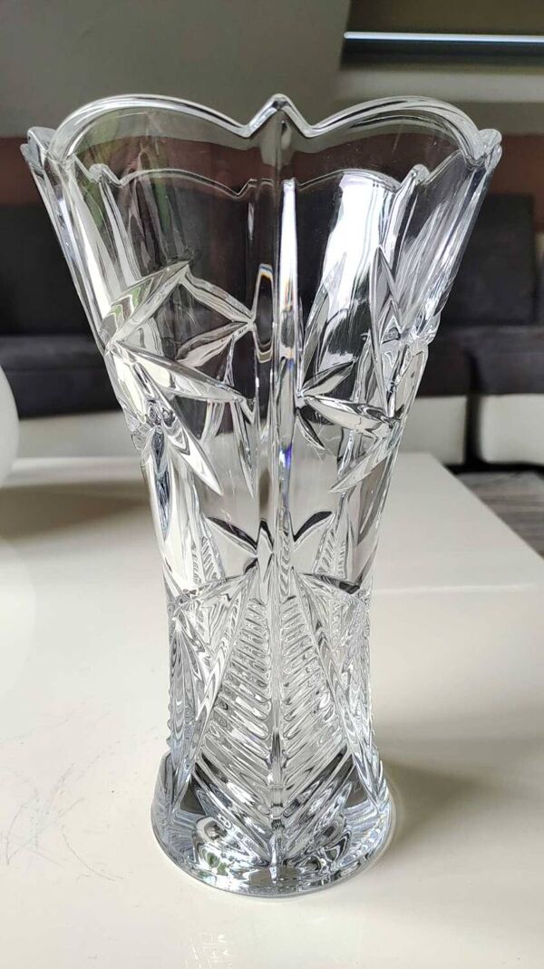 Vase en cristal de Bohème taillé. Motifs croisillons/Étoilés/Feuillagés. Stylé Boho-Chic. Haut 24,5 cm