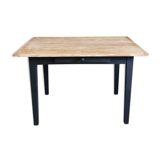 Farm table 4 to 6 people