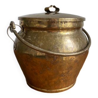 Brass vase / bucket