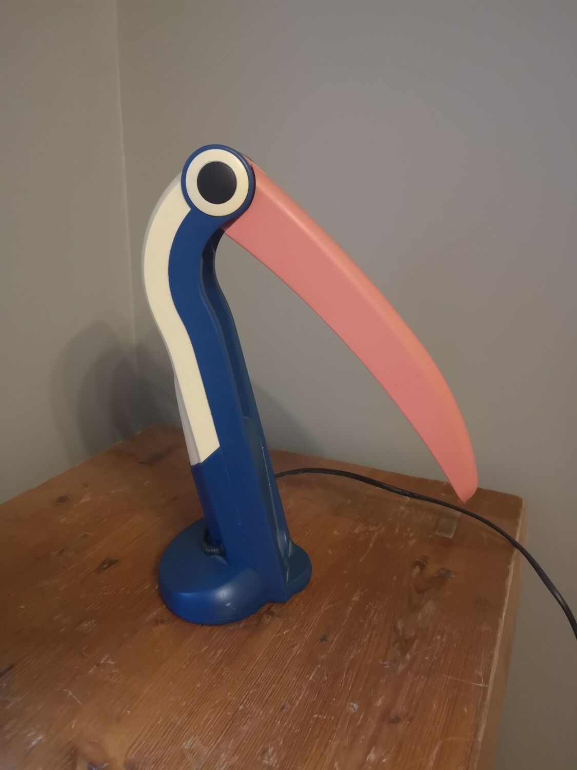 Vintage toucan lamp