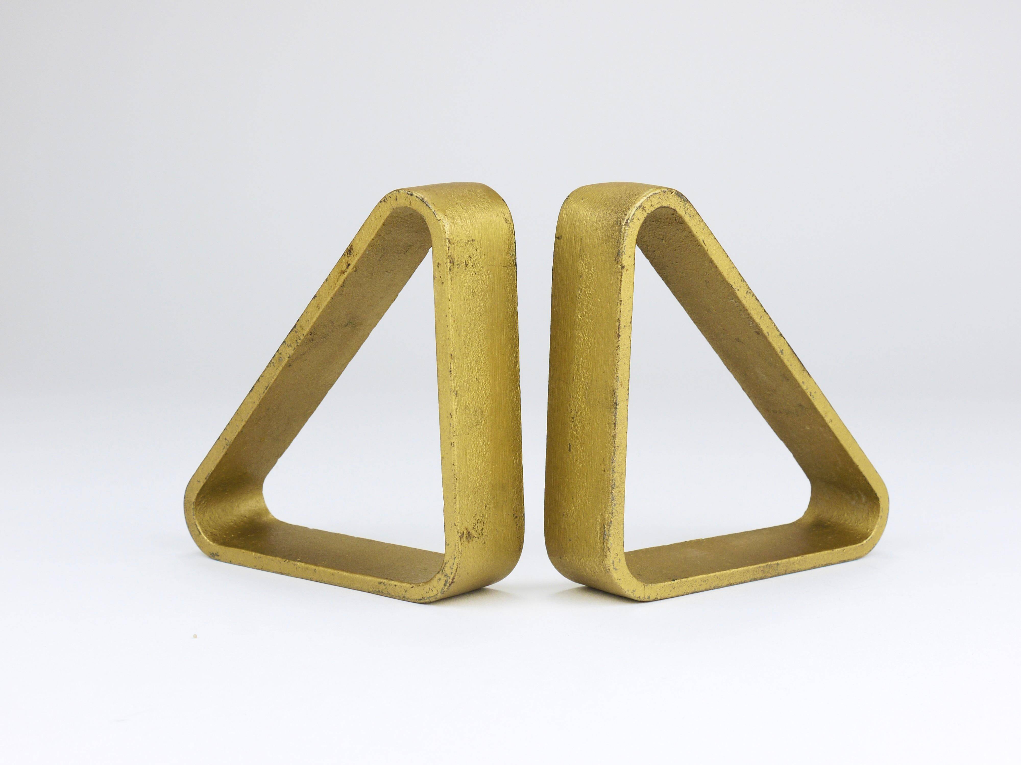 Carl Aubock III Paire de Serre-livres Triangulaires en Fer Doré 5443, Vienne/Autriche, Années 1970