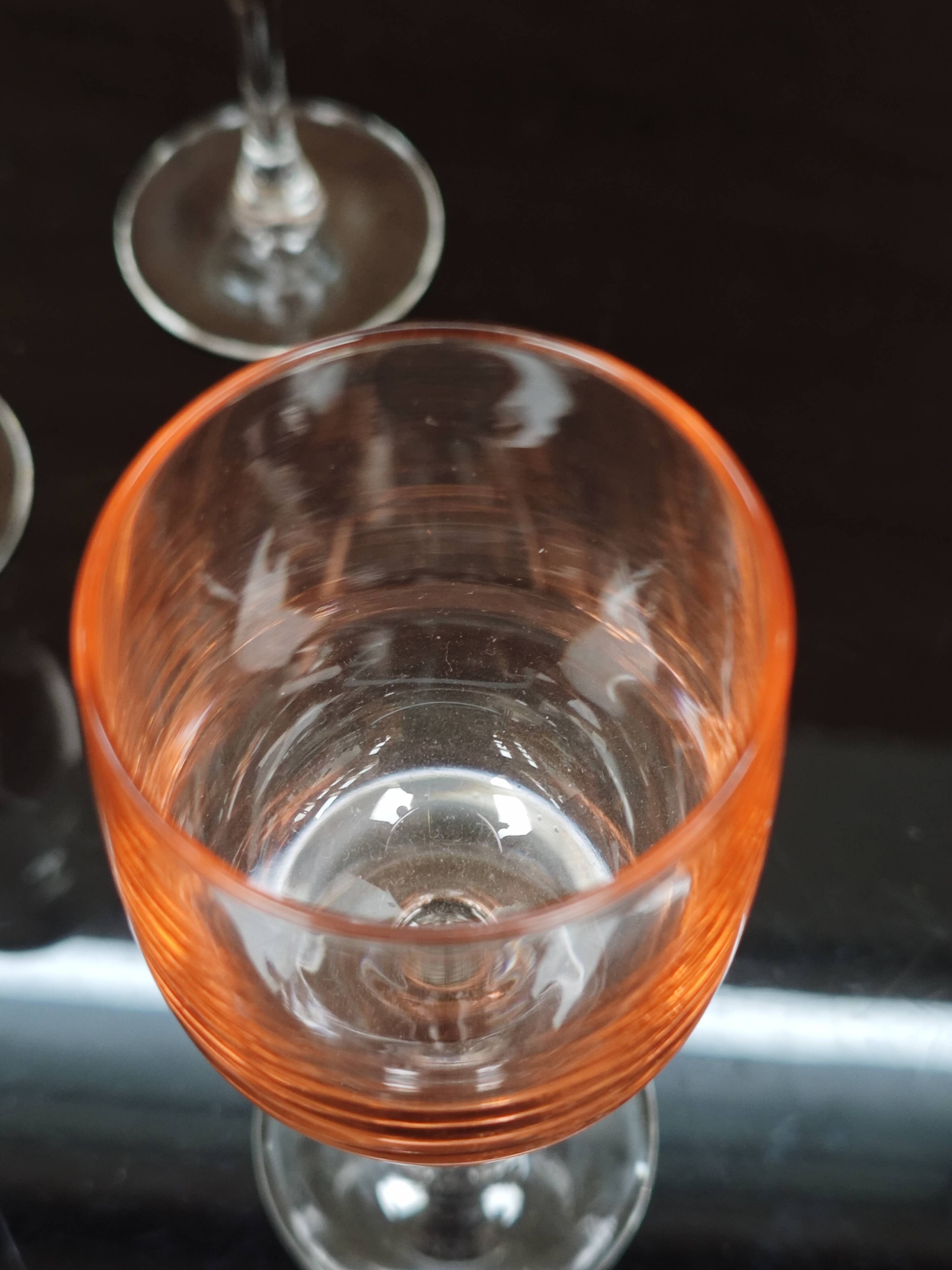 Set of 4 antique pink stemmed glasses Luminarc
