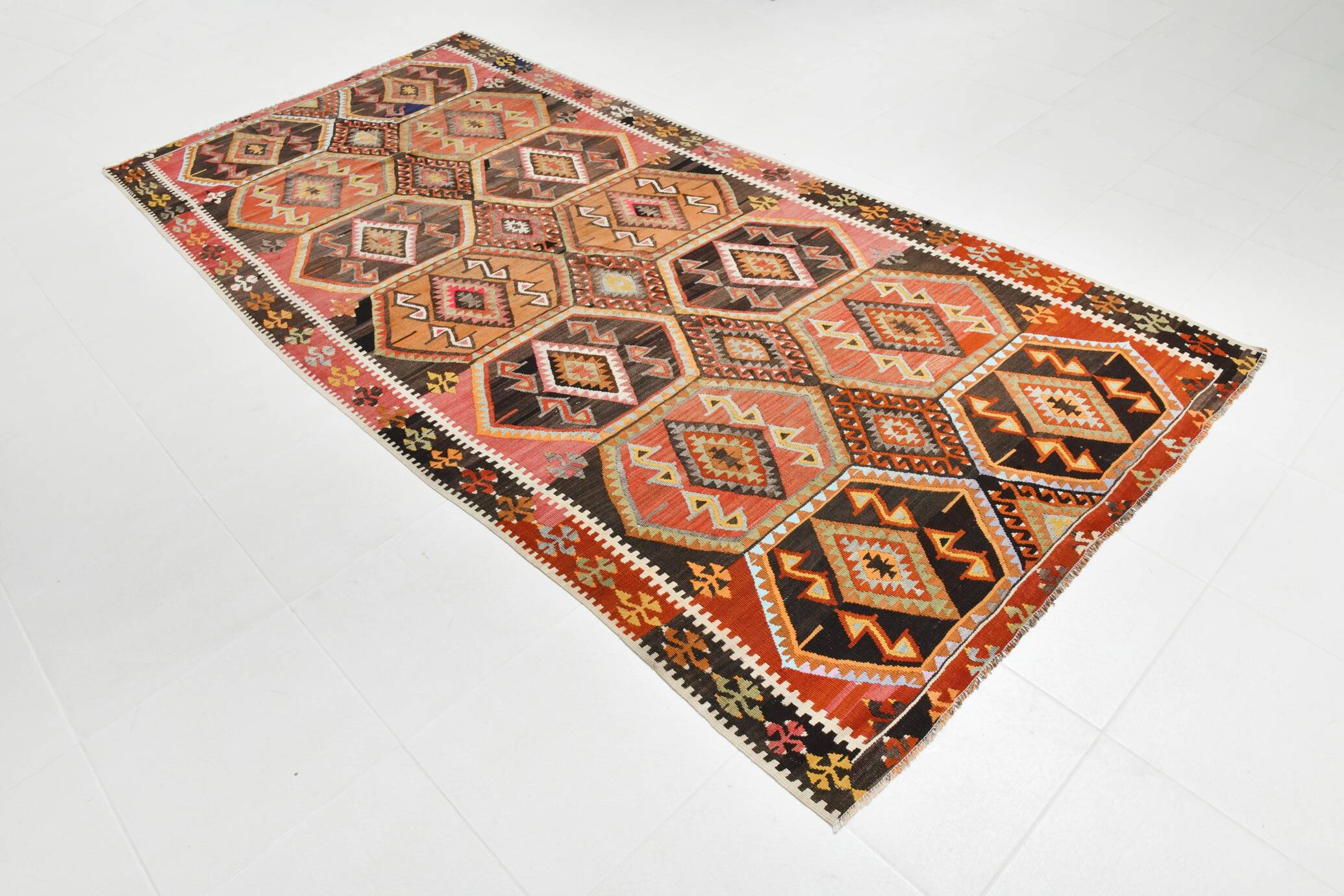 Tapis Kilim Ancien Fait Main – Motifs Géométriques et Symboles Protecteurs