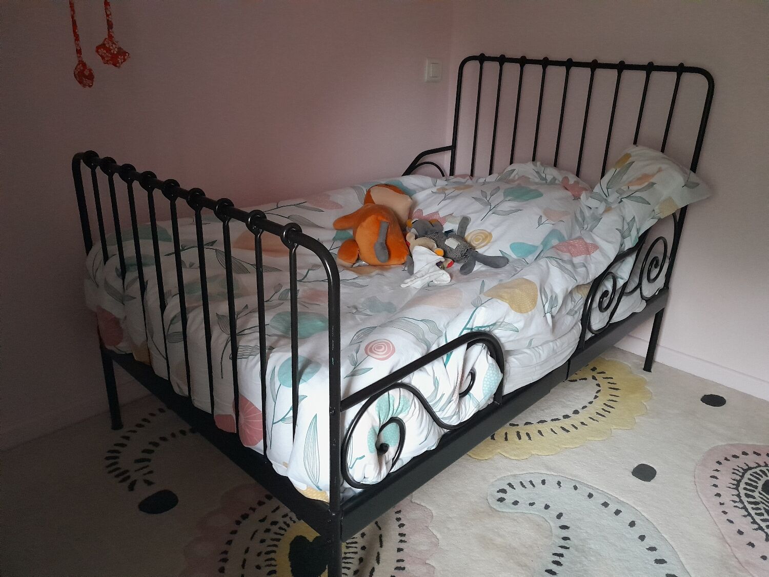Scalable wrought iron bed with mattress