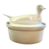 Oven dish in porcelain shaped like a pheasant