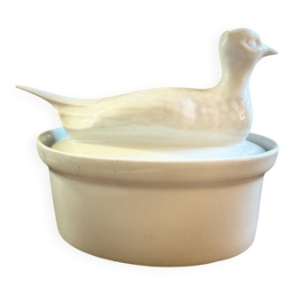 Oven dish in porcelain shaped like a pheasant