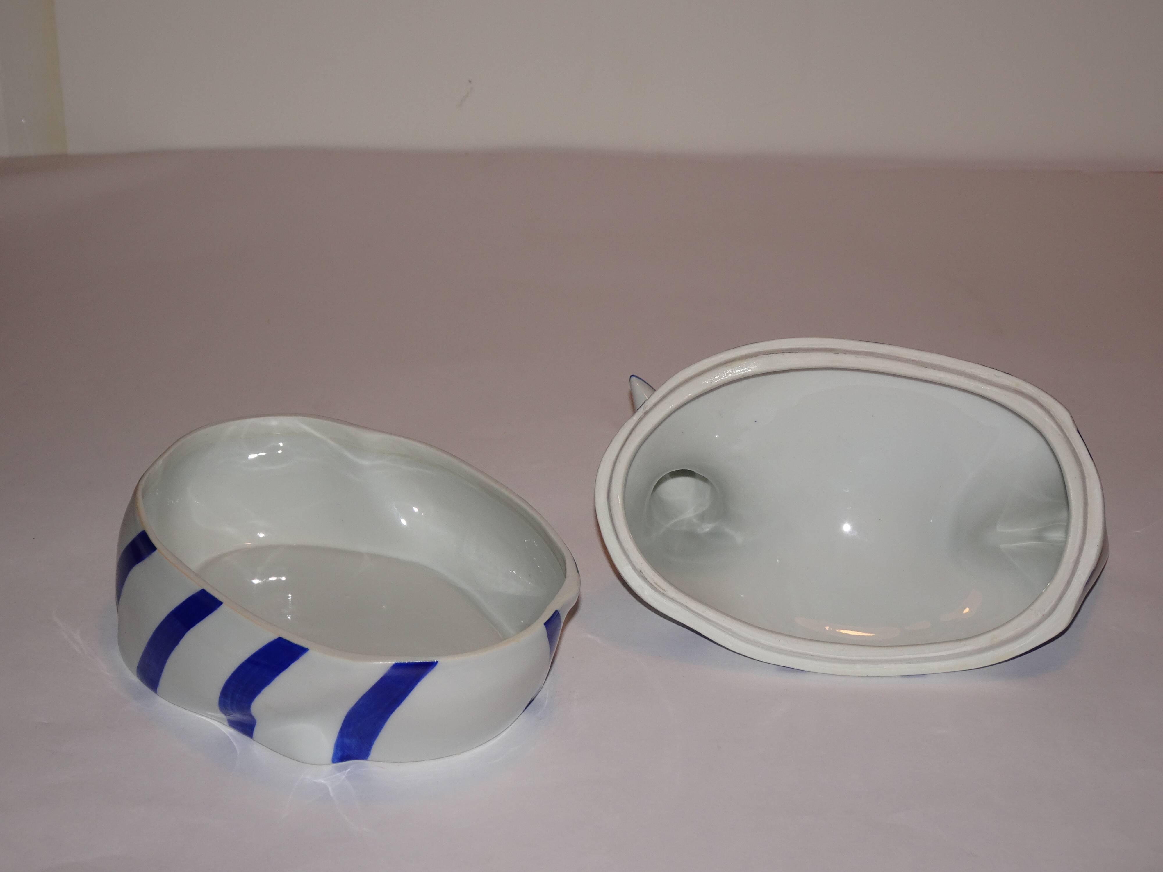 Empty hen pocket porcelain années 80