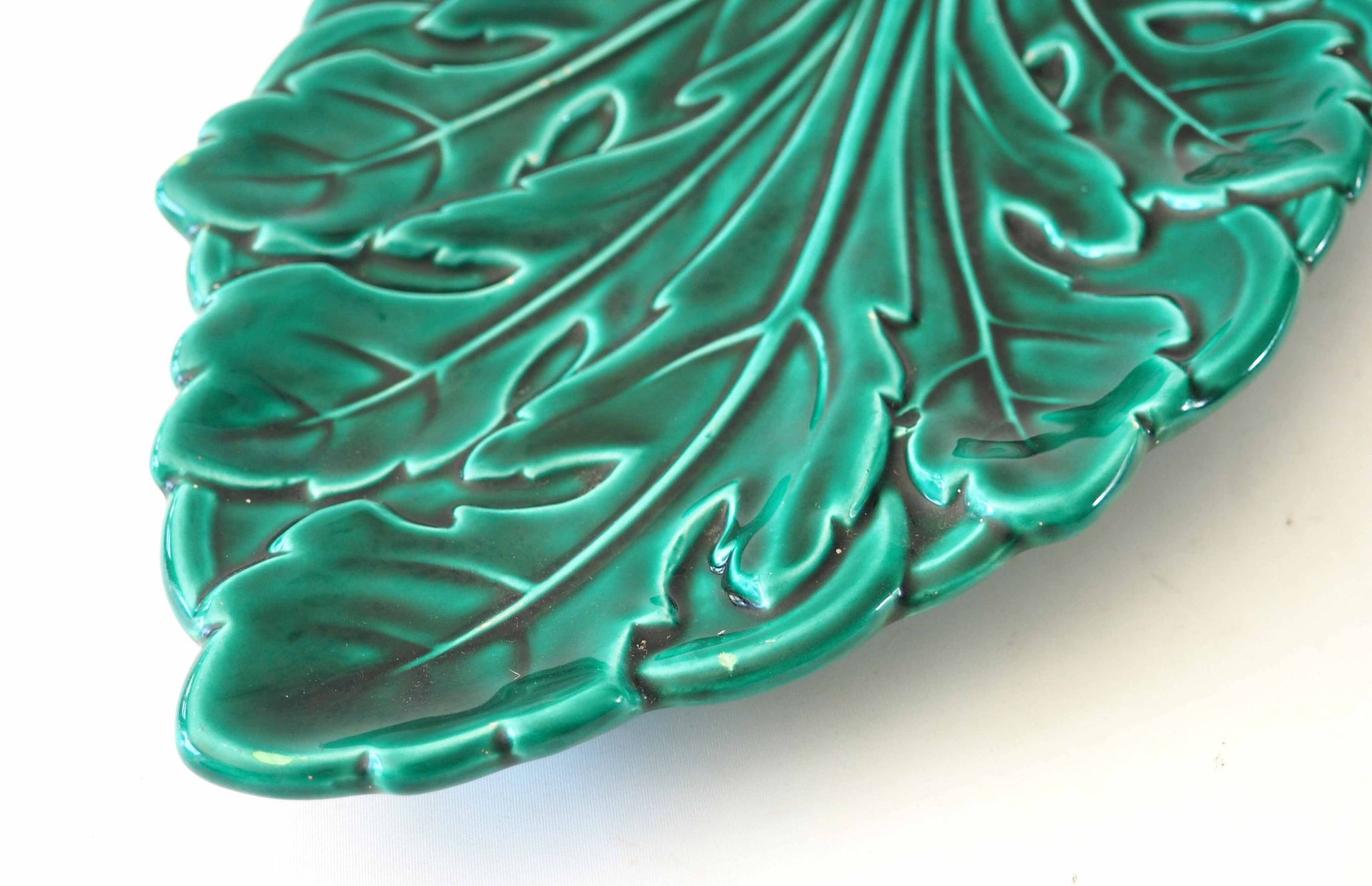 Ceramic leaf dish