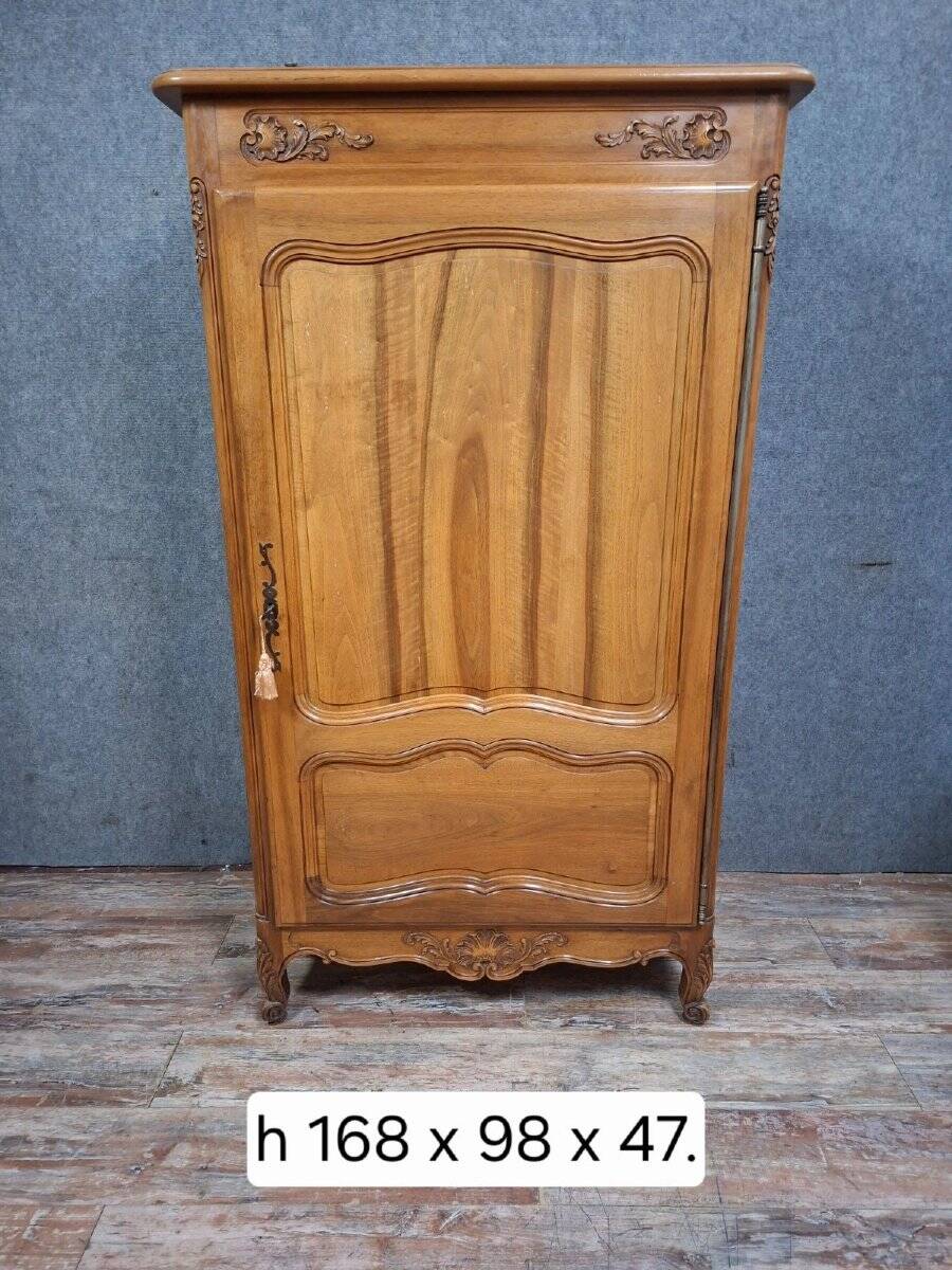 Louis XV style wardrobe in solid wood.