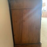 Restoration style 4-drawer chest of drawers with marble top, very good condition