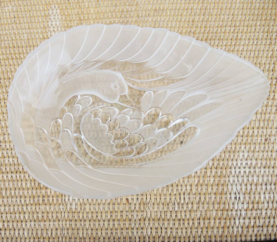 Ancienne coupe en verre décor cygne
