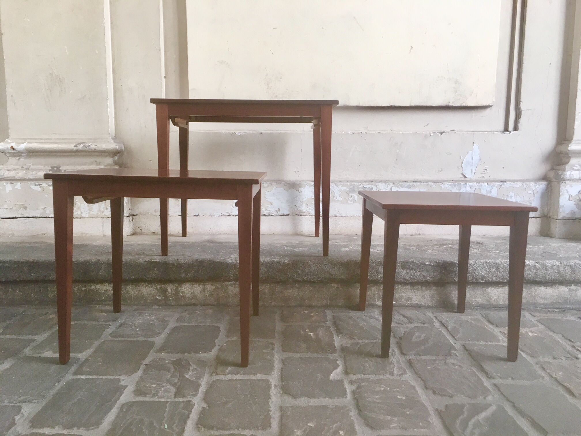 Pull-out tables scandinavians