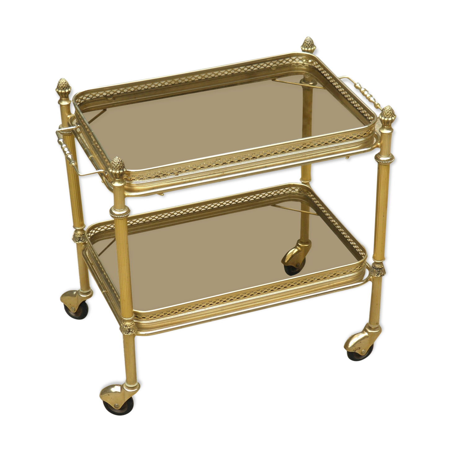 Rolling dessert in gold metal