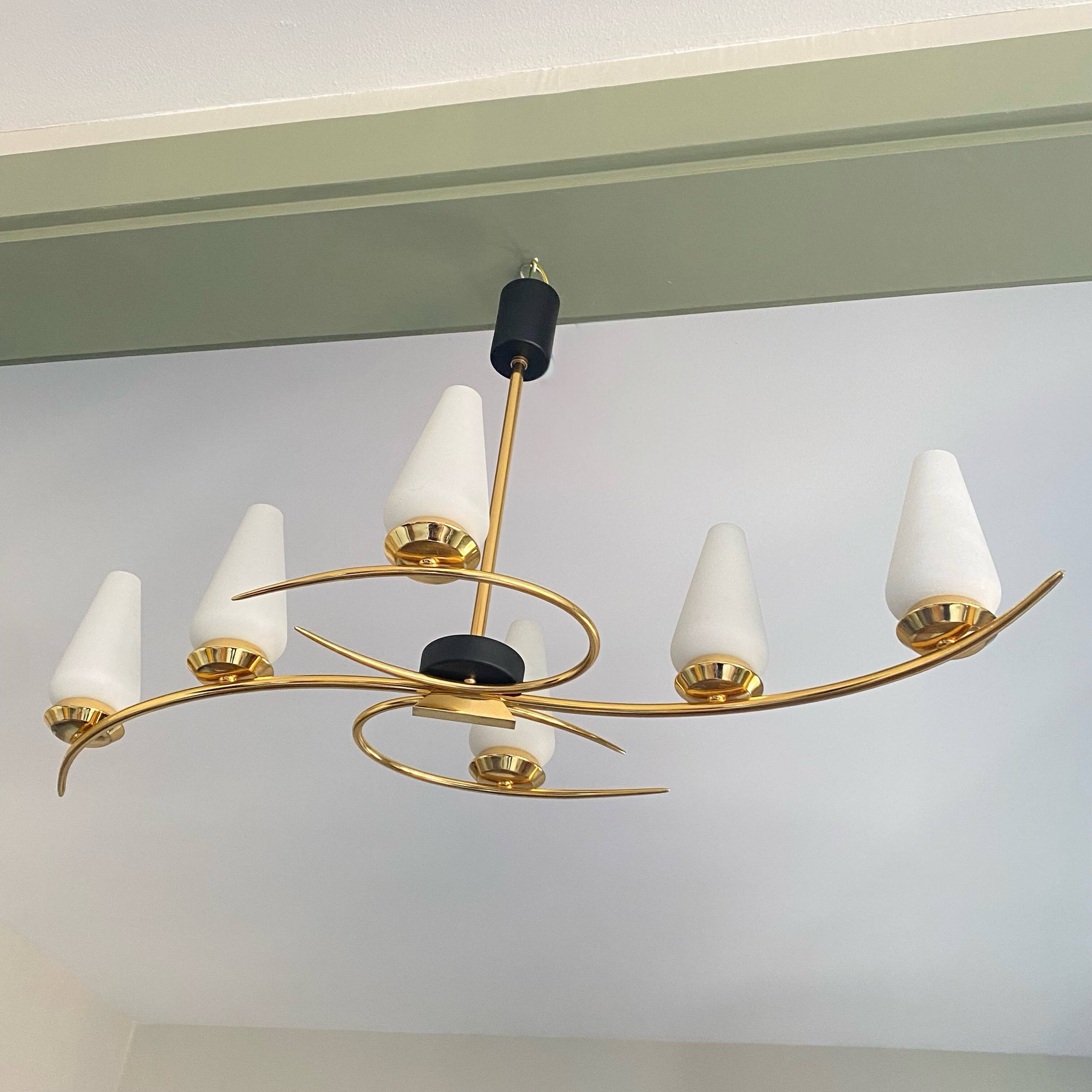 Large chandelier from 1950-1960, gilded metal with 6 white opaline glass tulips by Arlus.