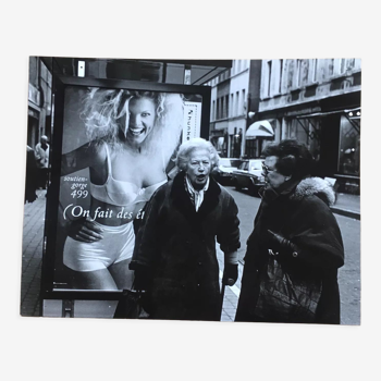 Photographie, années 90. Lingerie vintage et femme dans la rue
