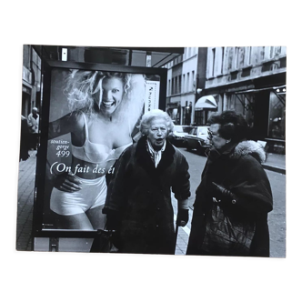 Photographie, années 90. Lingerie vintage et femme dans la rue