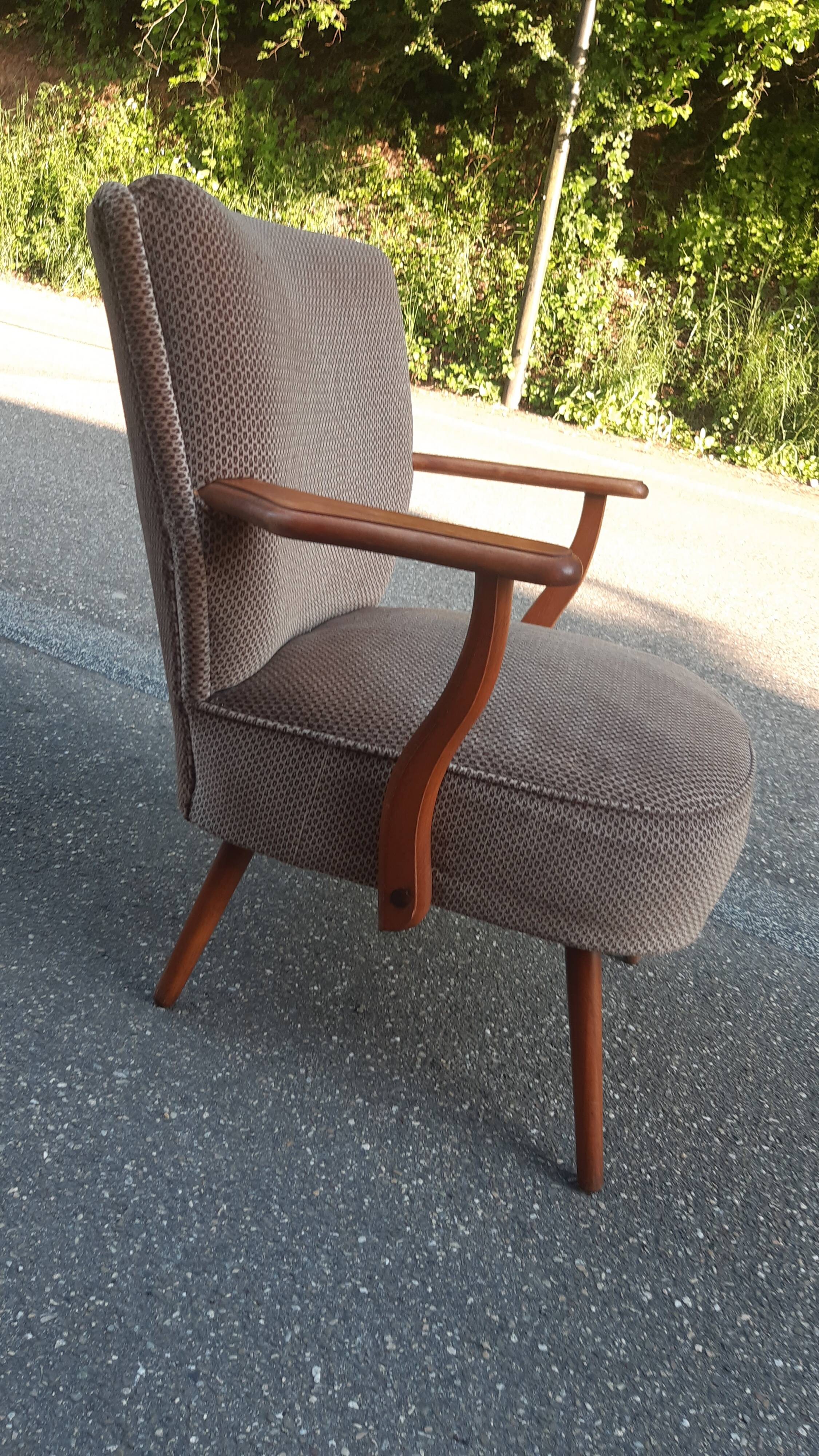 Cocktail armchair with armrests