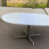 White dining table with a central pedestal, extendable, from the 1970s.