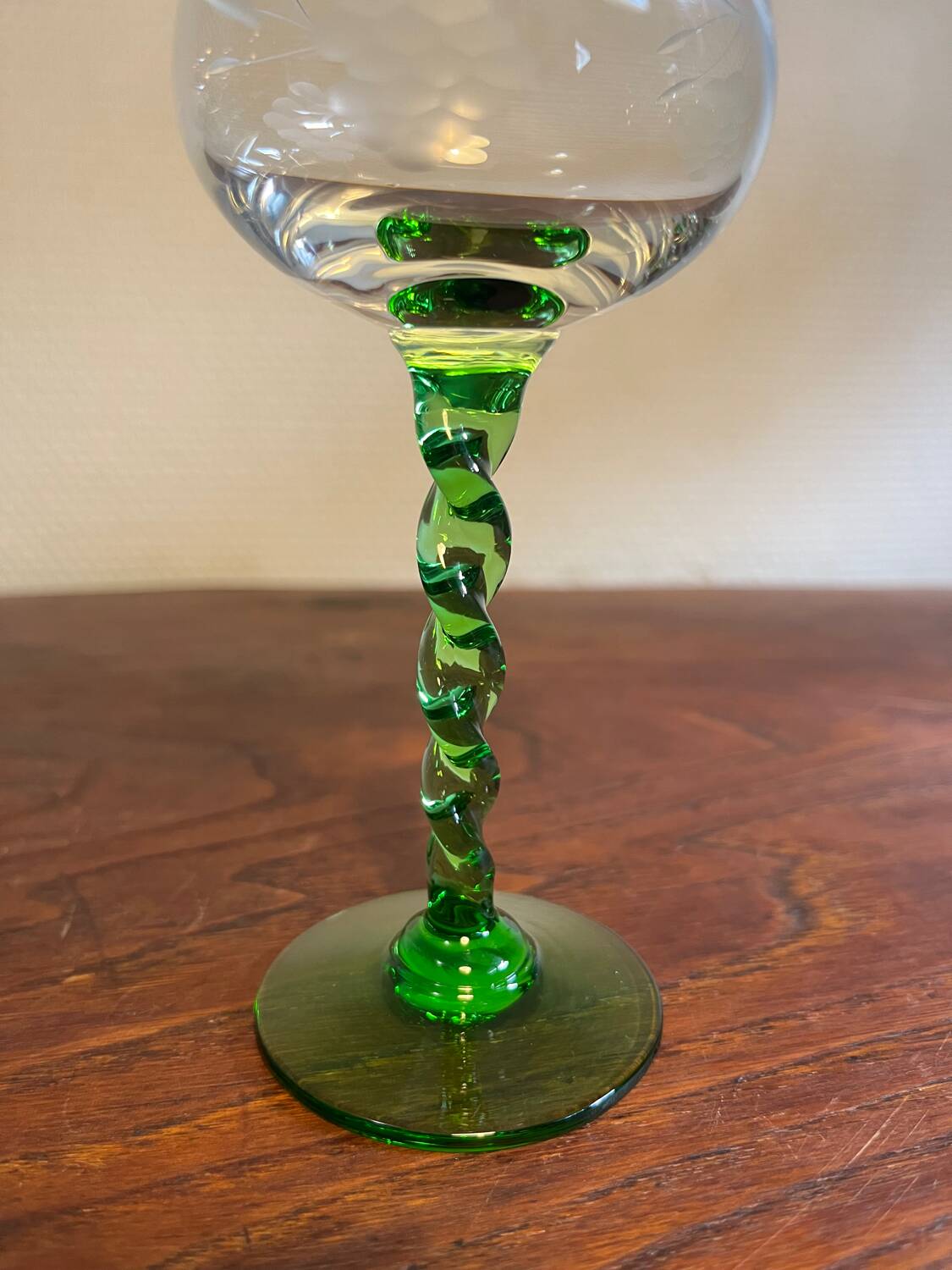 Alsace Bas-Rhin wine glass with turned and chiseled glass base