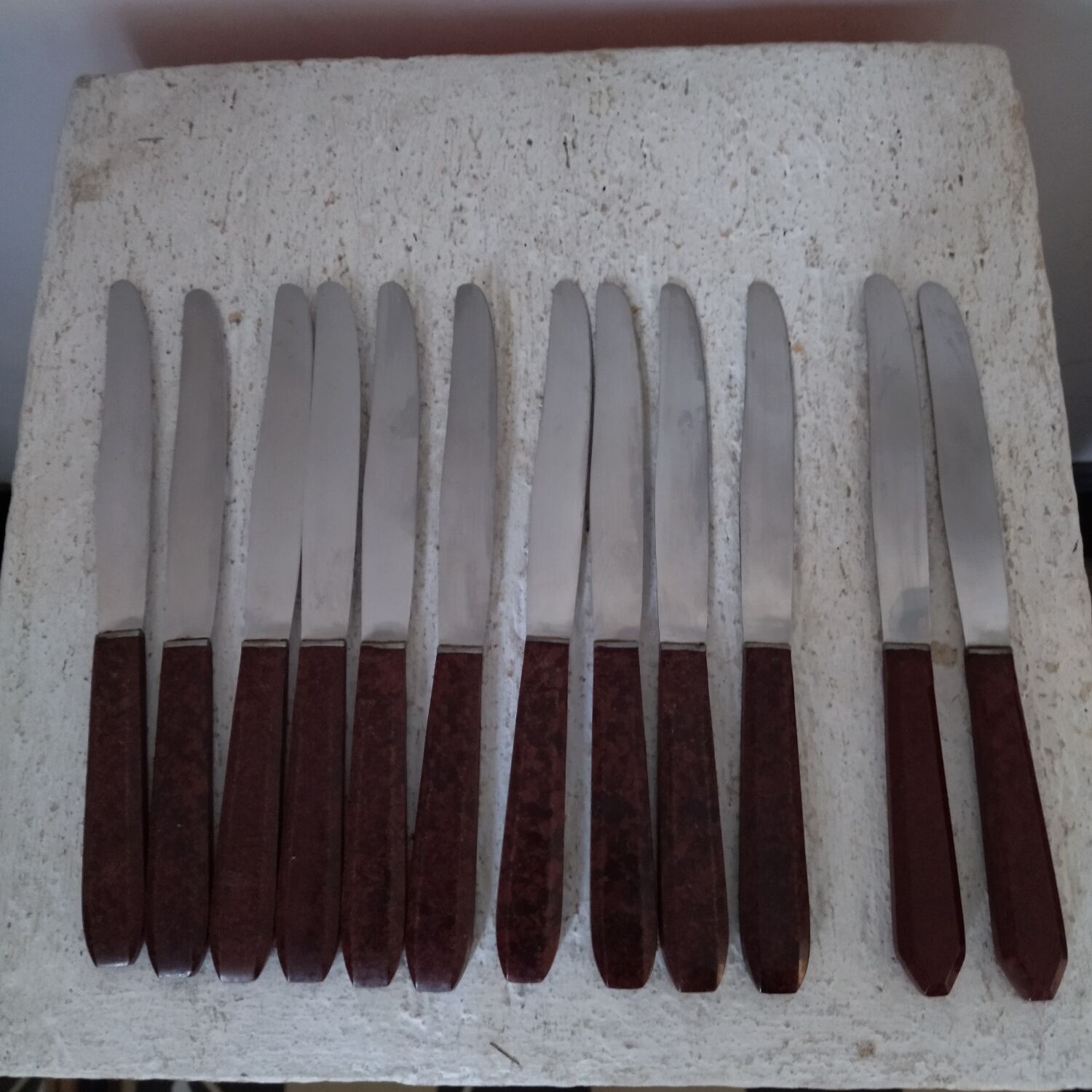 12 knives 40s Bakelite