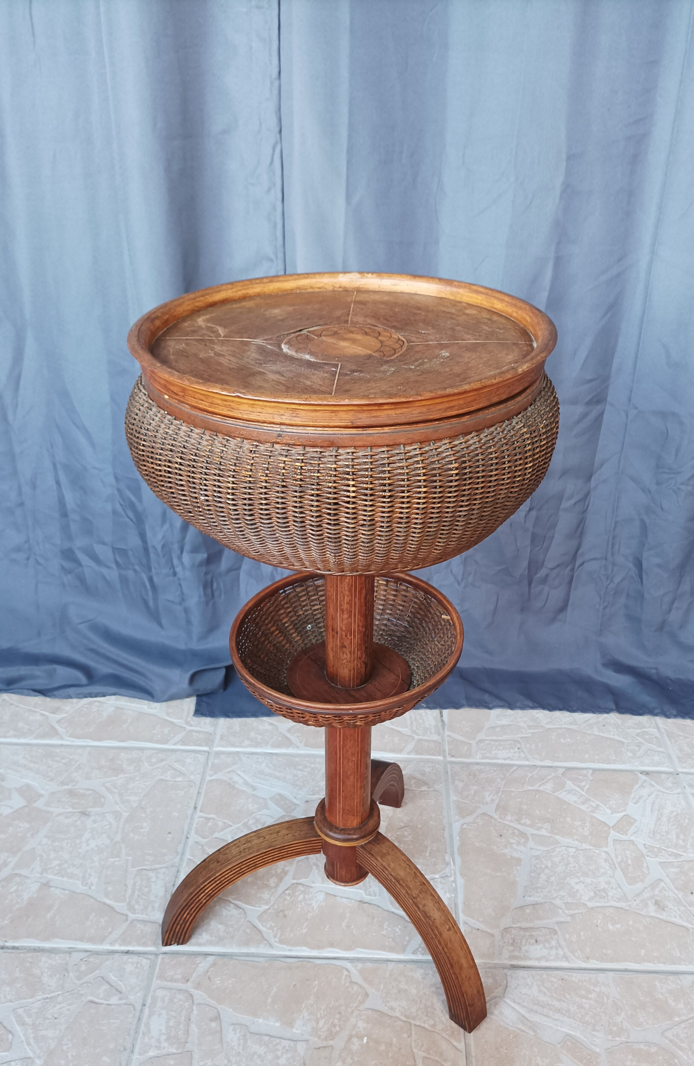 Charles X knitting machine in inlaid rosewood and rattan