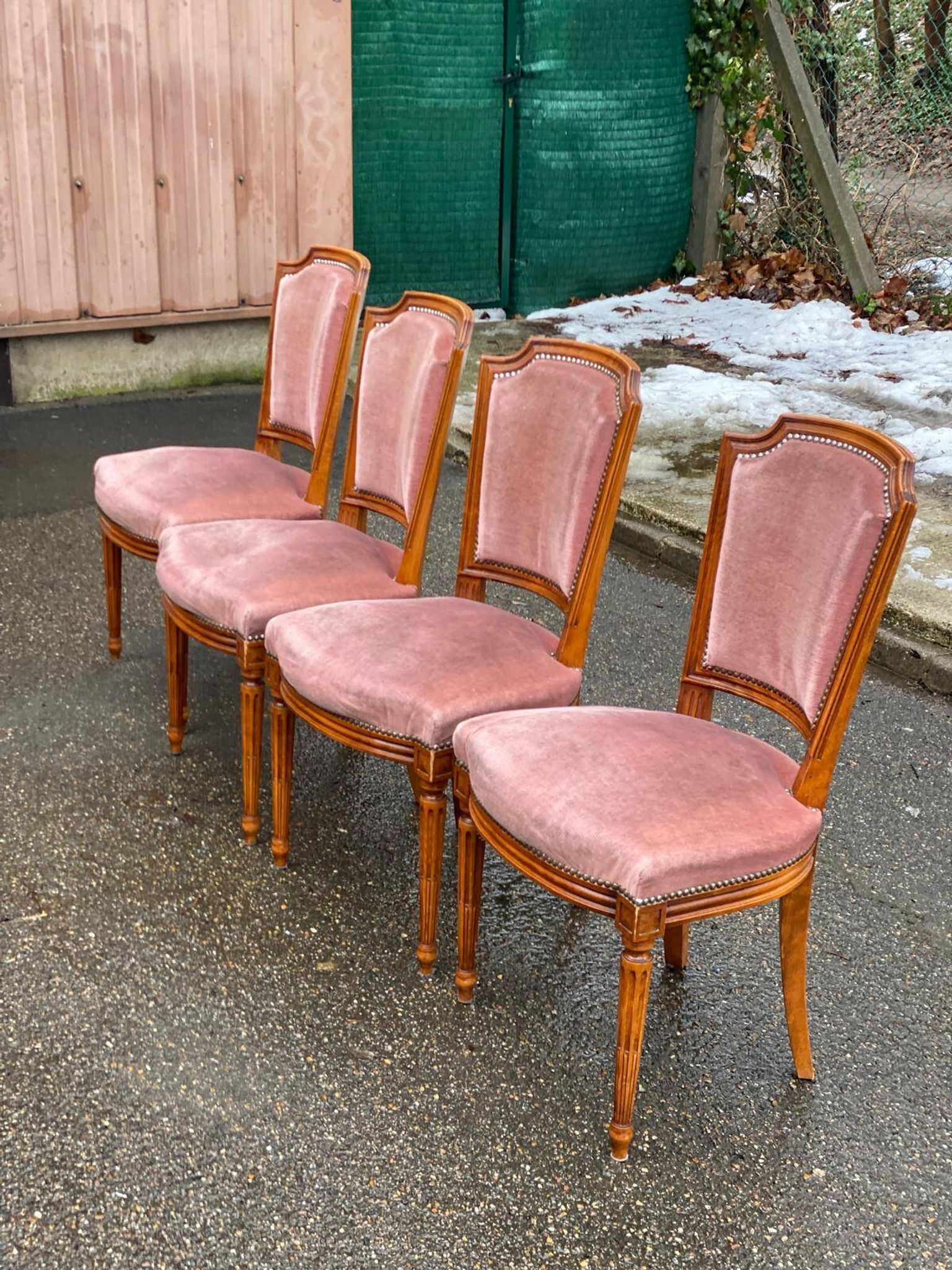 4 Louis XVI dining chairs in solid wood and pink velvet from the 20th century.