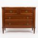 Commode de style Louis XVI en bois naturel, à quatre tiroirs, dessus de mar
