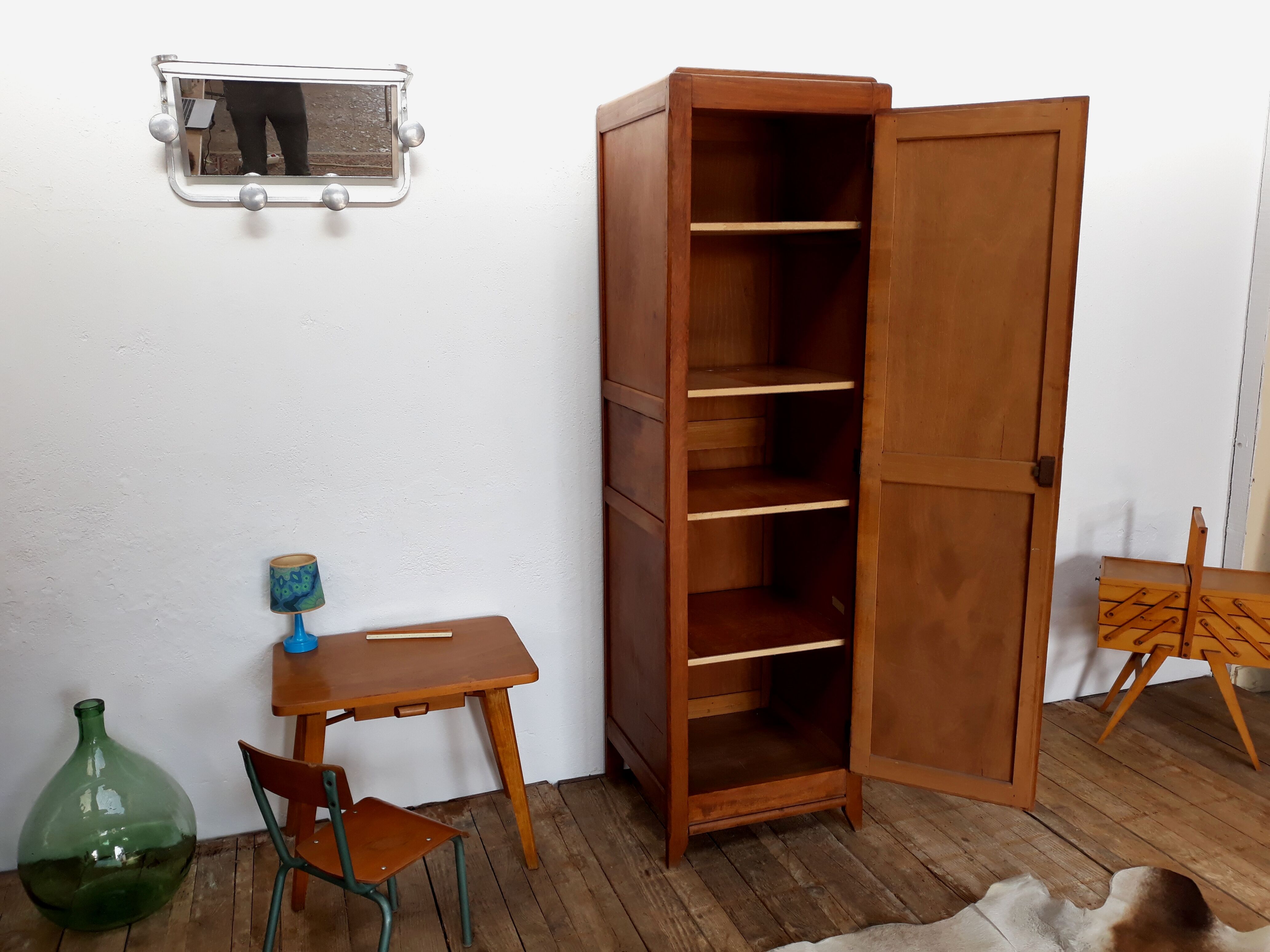 Armoire parisienne vestiaire vintage