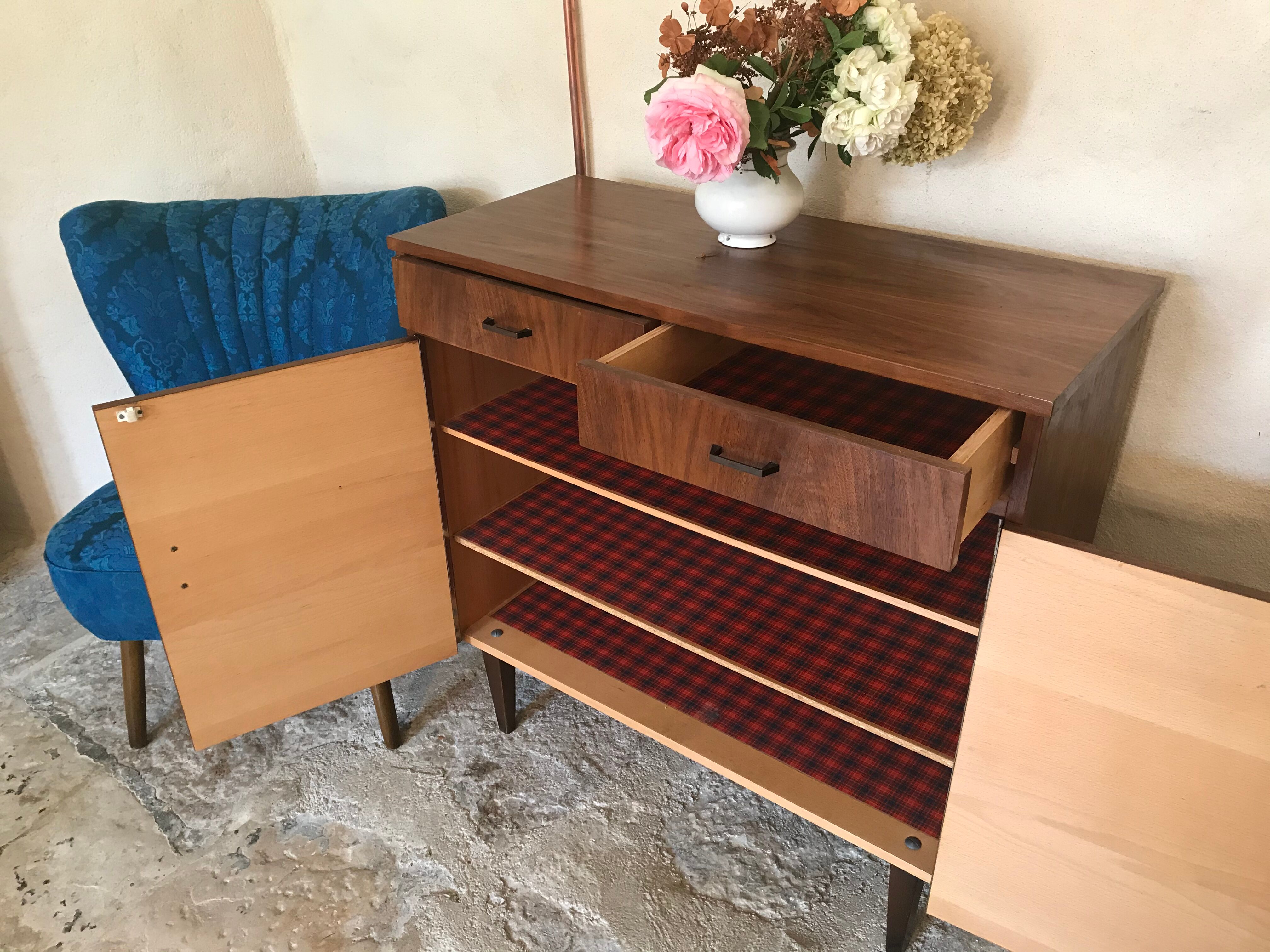 Two-door two-door vintage buffet two drawers