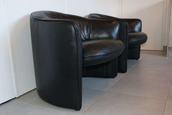 2 armchairs swann black leather
