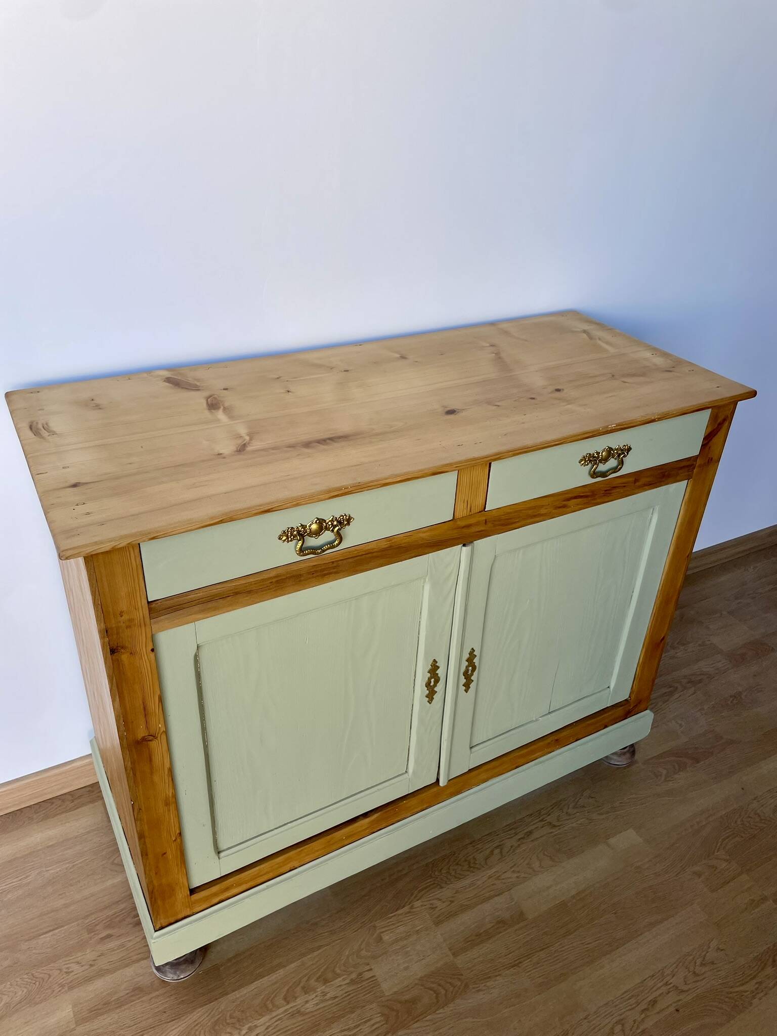 Old buffet with 2 doors