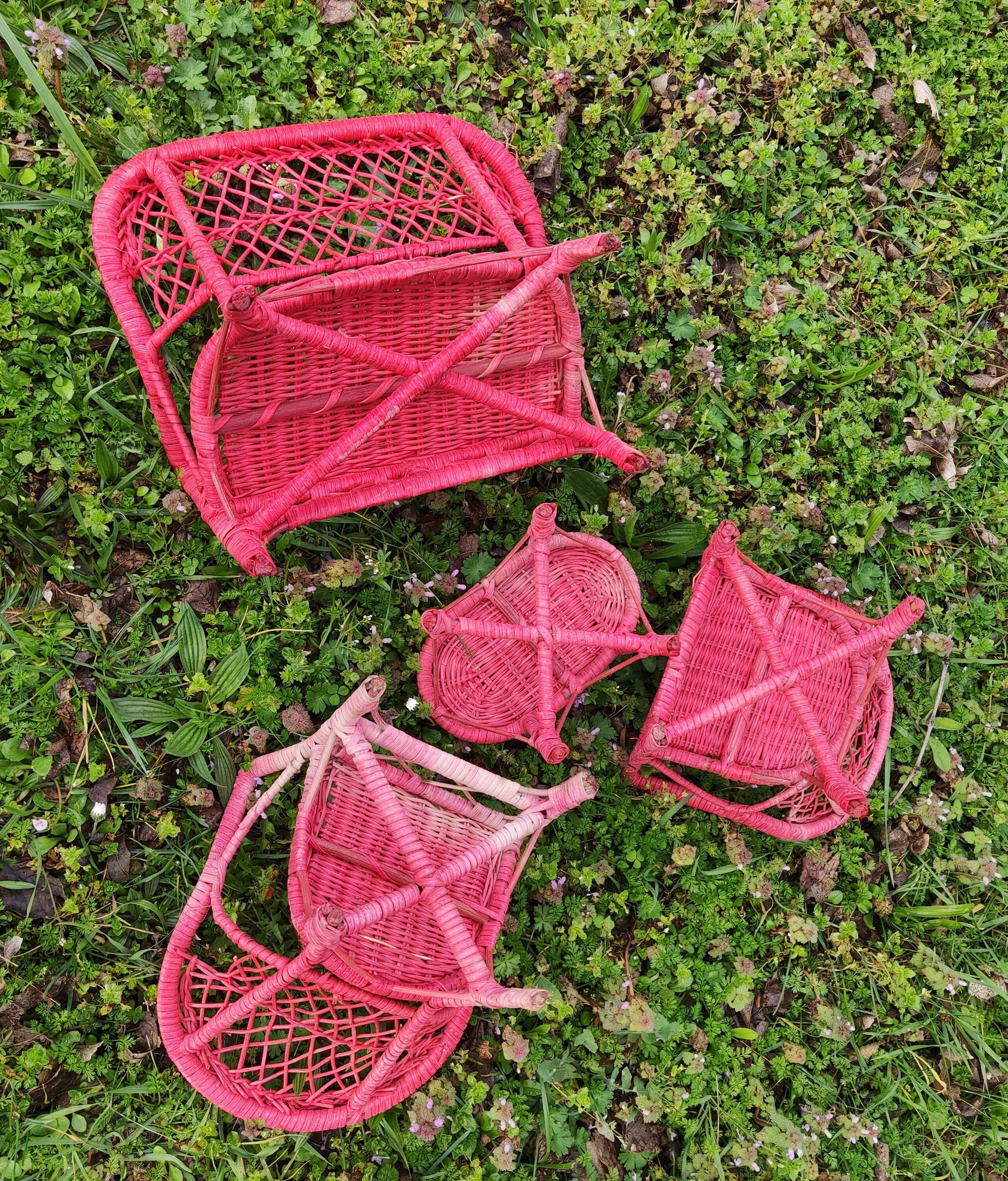 Rattan garden furniture for dolls - vintage