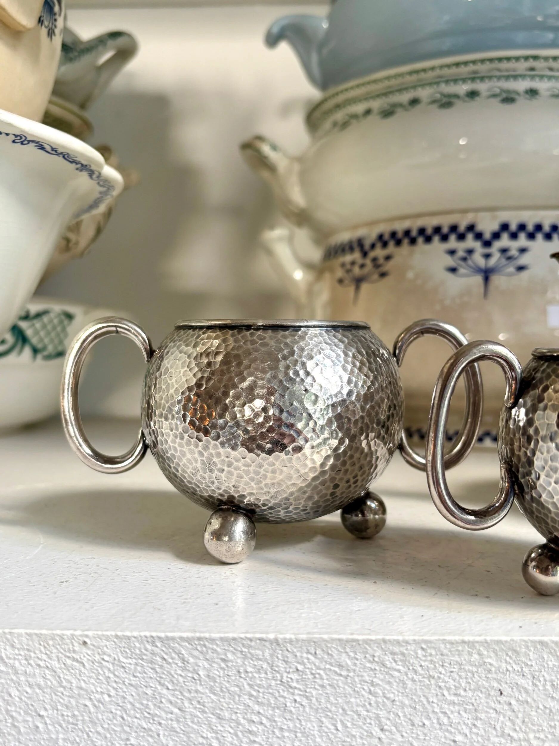 Selfish service in hammered silver-plated metal, 1930s - 3 pieces