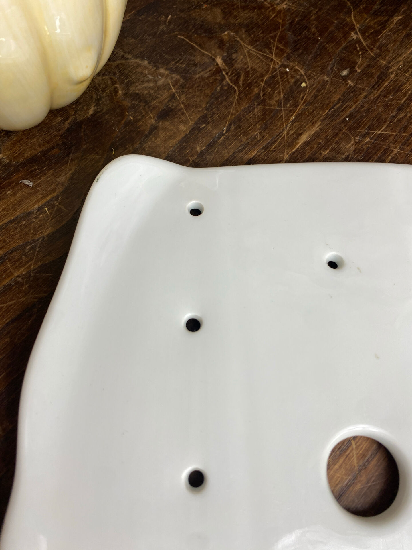 White porcelain draining plate